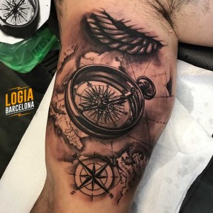 tatuaje_brazo_brujula_spiros_befanis_logia_barcelona 